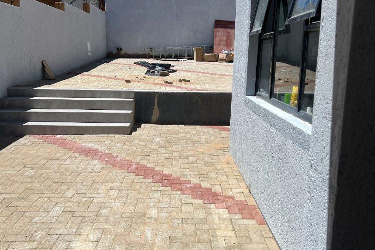 Modern property newly build - Photo 5