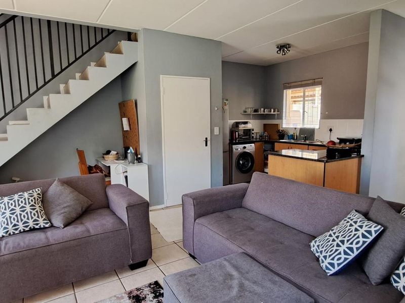Charming 2-Bedroom Duplex in a Safe and Well-Maintained Complex - Photo 7