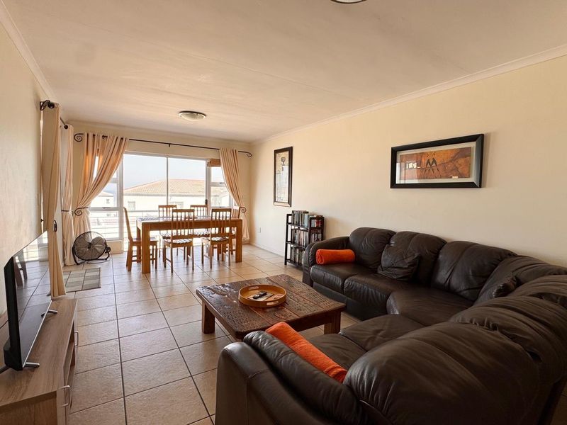 Coastal Big Bay apartment with tandem garage! - Photo 2