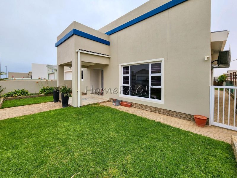 Ext 11, Henties Bay:  Stylish and modern house for sale in Sunbay - Photo 4