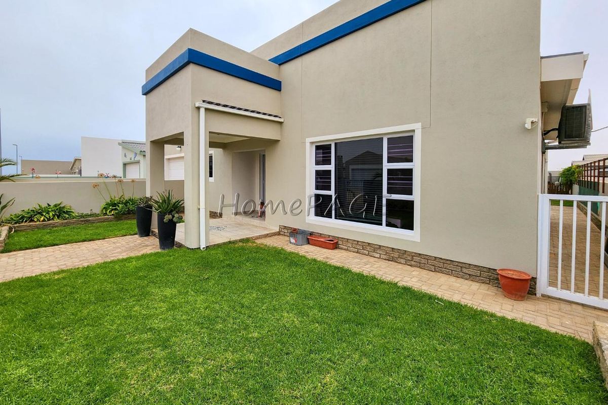 Ext 11, Henties Bay:  Stylish and modern house for sale in Sunbay - Photo 4