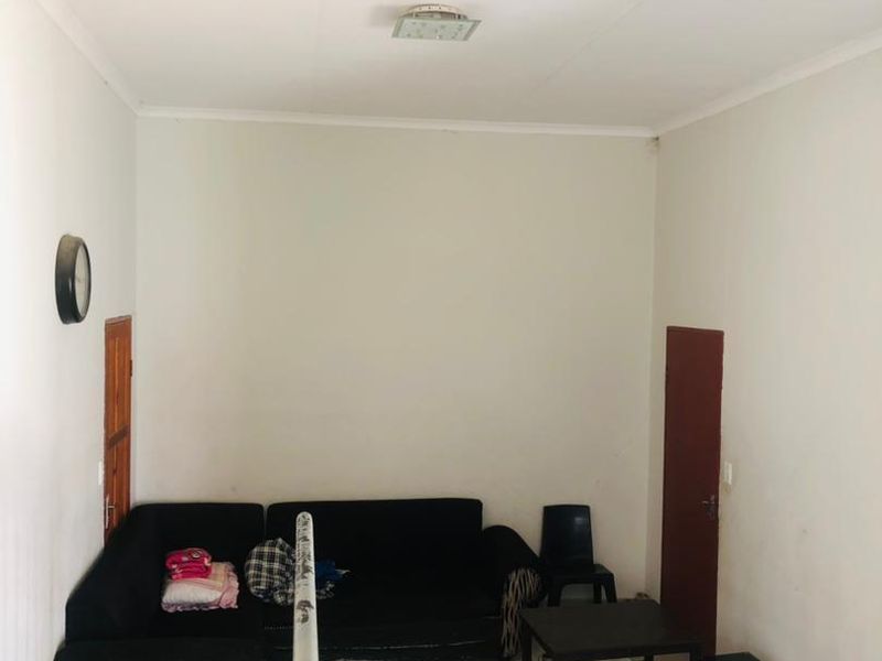 3 Bedroom House with an extra Bachelor flat for sale in Goreangab, Windhoek - Photo 2