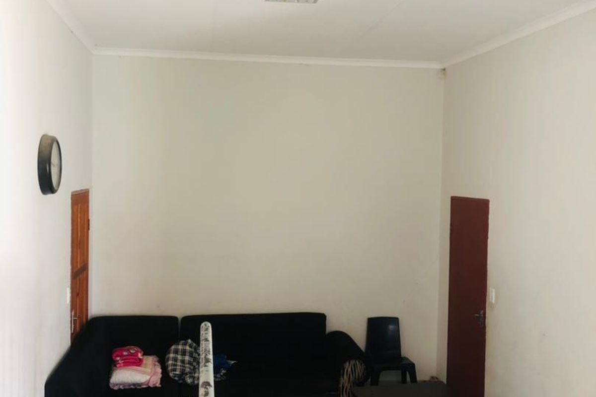 3 Bedroom House with an extra Bachelor flat for sale in Goreangab, Windhoek - Photo 2