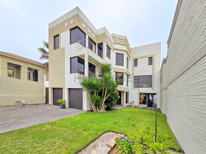 Long Beach Ext 1, Walvis Bay:  MAGNIFICENT 3 STOREY 4 BEDR BEACHFRONT home is for Sale - Photo 2