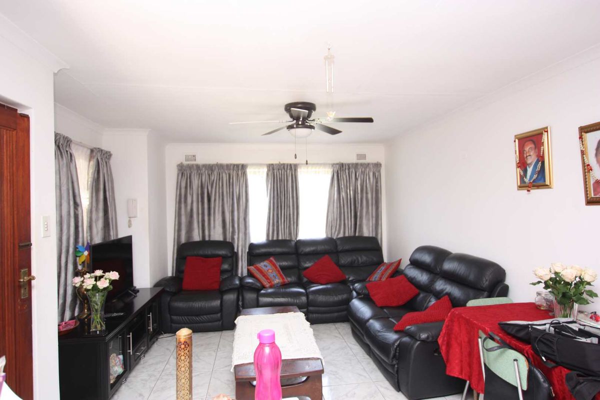 3 Bedroom House Wyebank Kloof. - Photo 4