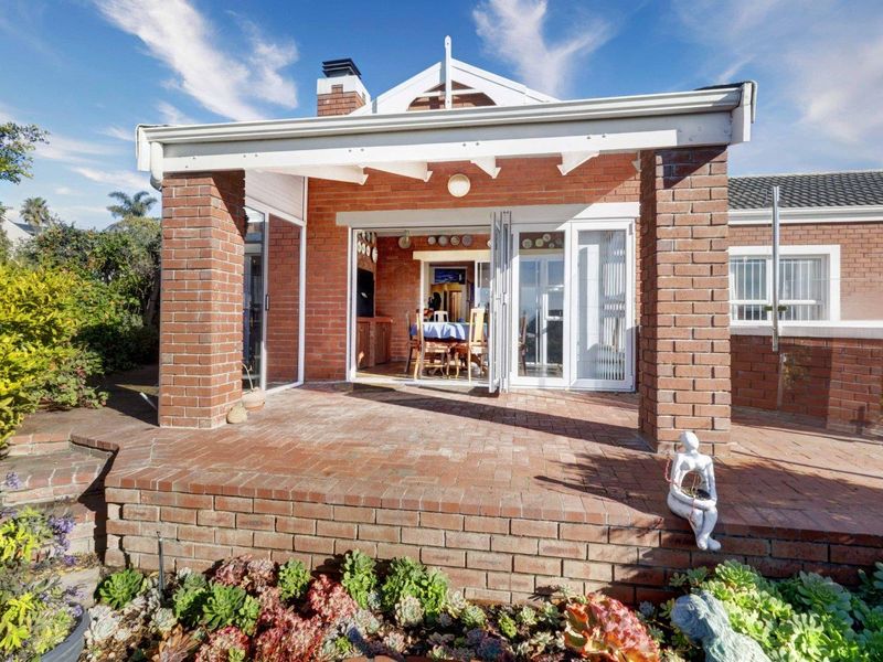 Well loved, cosy home, located in popular security complex. - Photo 6