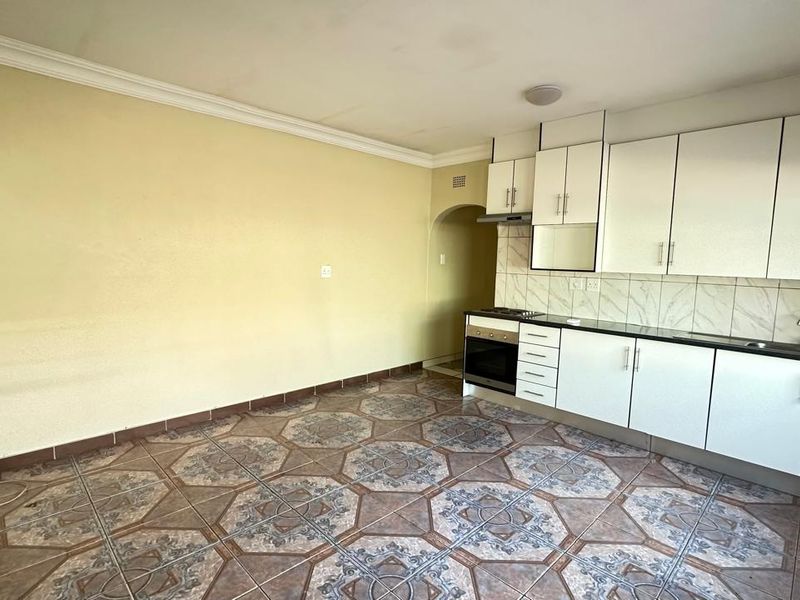Charming 1 Bedroom Garden Cottage for Rent - Photo 2