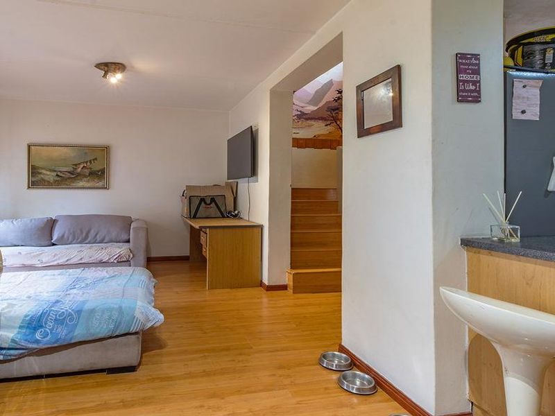 Step Into This Cozy And Open Plan Duplex, Where Every Detail is Designed For Comfort - Photo 5