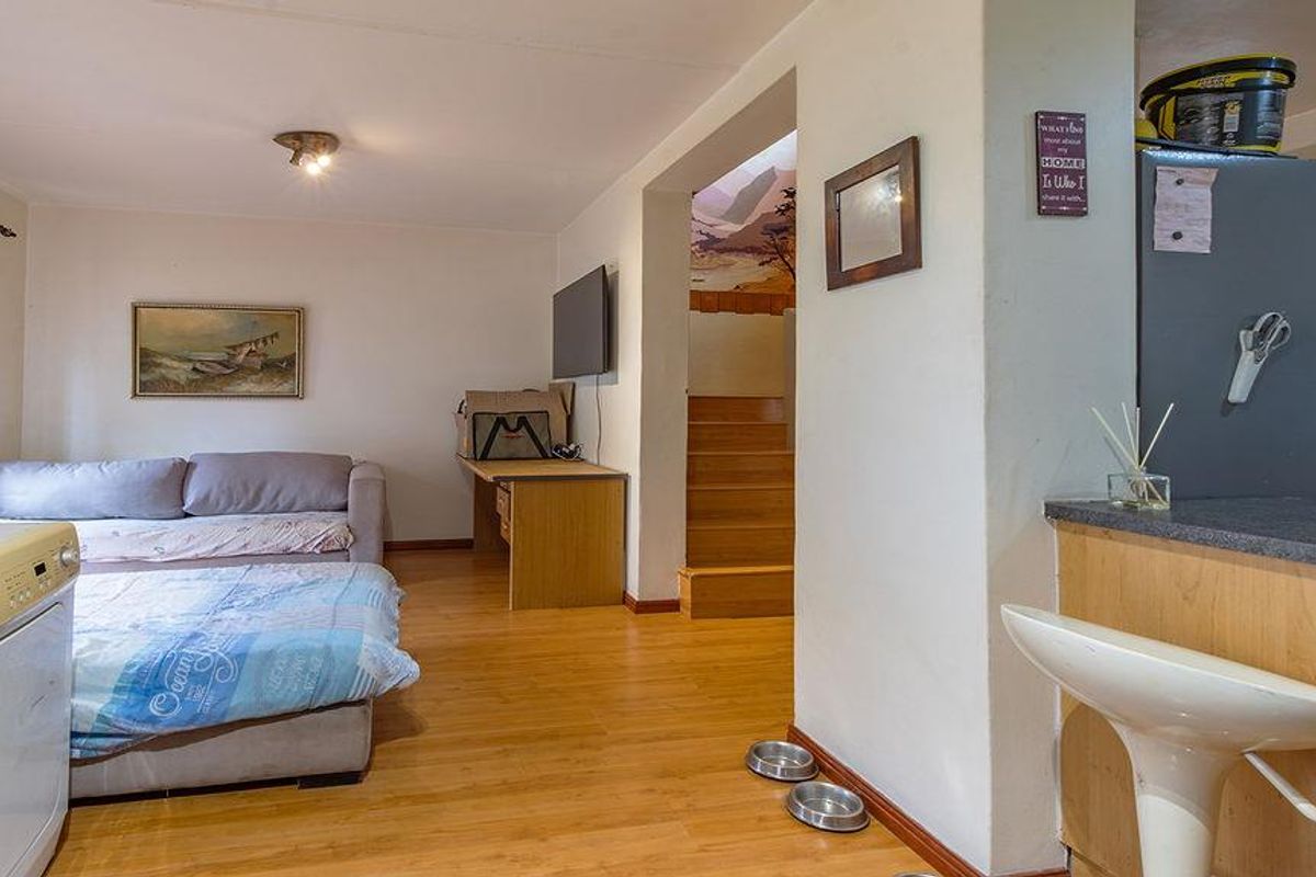 Step Into This Cozy And Open Plan Duplex, Where Every Detail is Designed For Comfort - Photo 4