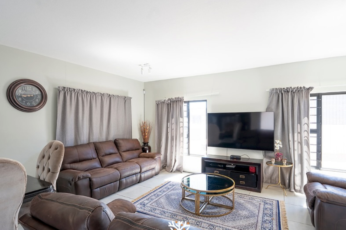 Family Home For Rent | Kleine Kuppe | N$23 000 - Photo 3