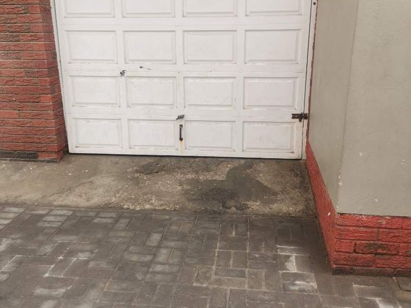 For sale  Spacious Townhouse for Sale in Walvis Bay - Photo 1