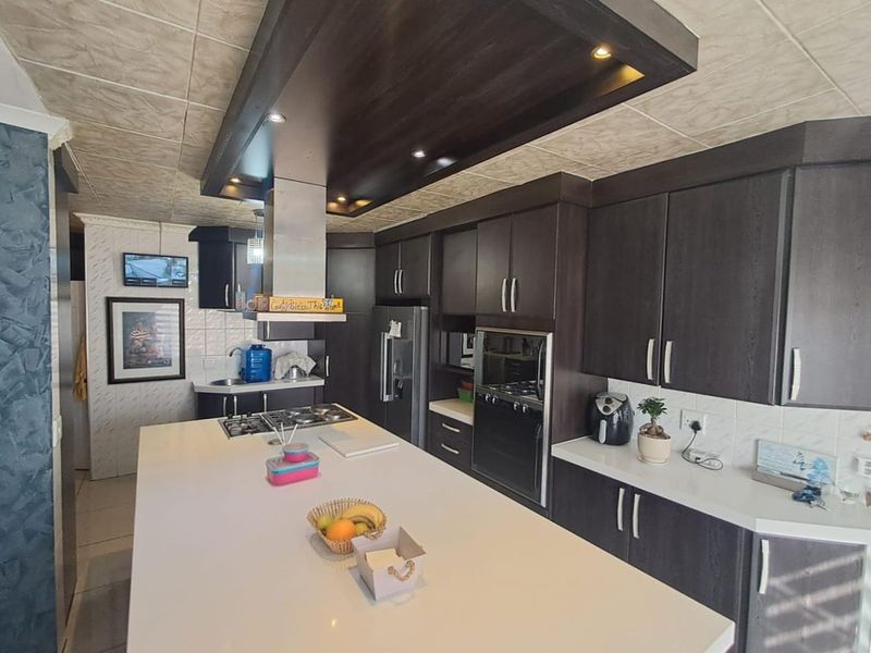 4 Bedroom House for sale in Albemarle - Photo 8