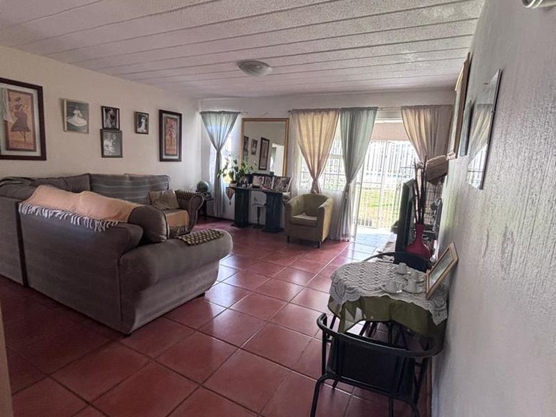 Charming Ground-Floor 2-Bedroom Unit with Patio & Pool Access – Secure - Photo 6