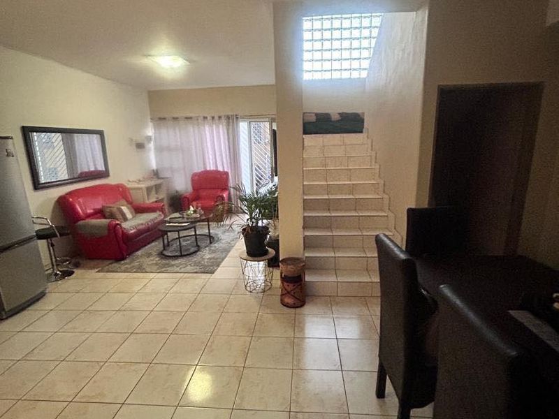 Beautiful and spacious Two bedroom town for sale in Otjomuise 4 - Photo 2