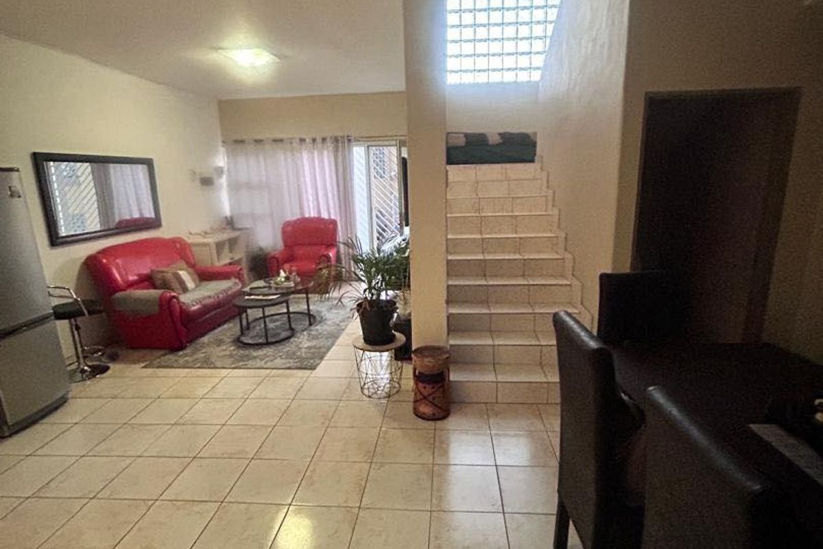 Beautiful and spacious Two bedroom town for sale in Otjomuise 4 - Photo 2