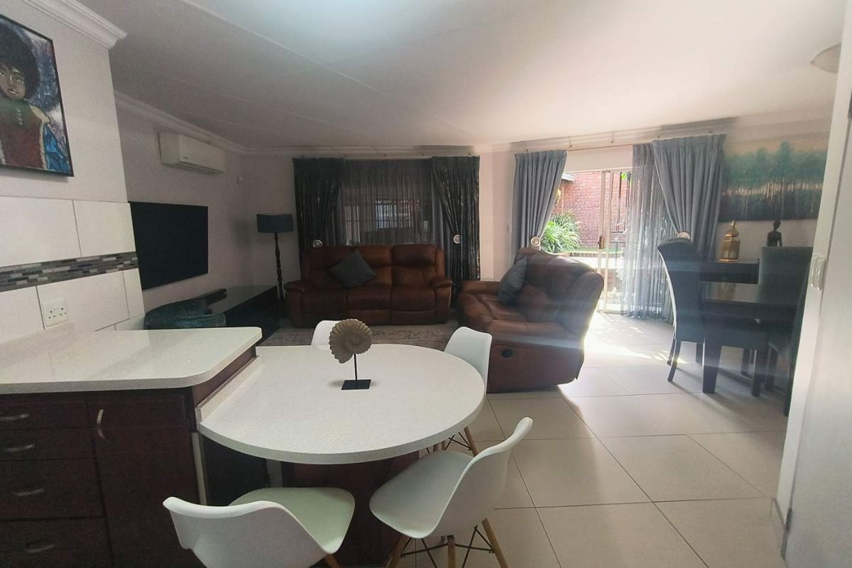 Beautiful 4 Bedroom House to rent - Photo 5