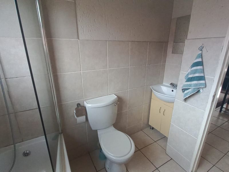 2 bedroom GROUND FLOOR UNIT, walking distance from Witdeep P/school & close to Eastrand Mall - Photo 9
