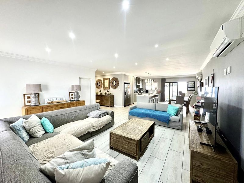 4 Bedroom House For Sale in Elisenheim - Photo 6