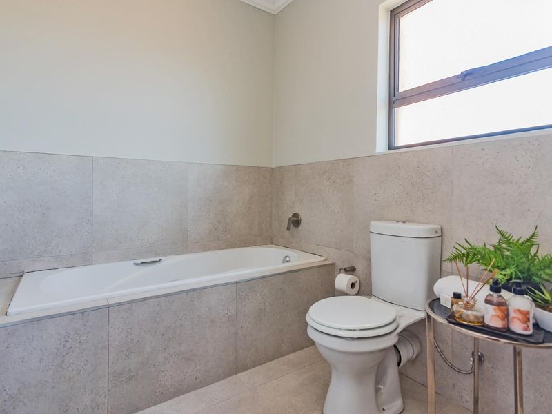 Modern Living with Unmatched Security: Parks Apartments in Honeyde - Photo 8