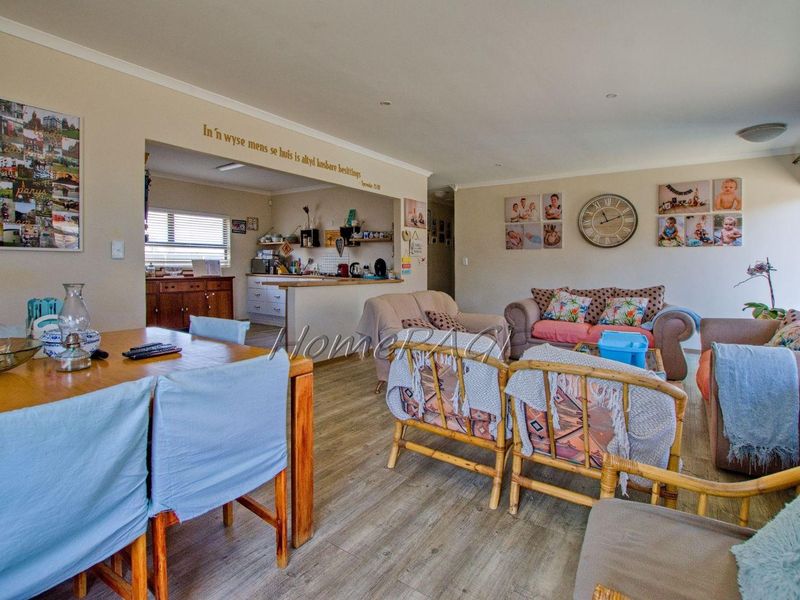 Vineta, Swakopmund:  3 Bedr Home with 2 Flats is for Sale - Photo 6