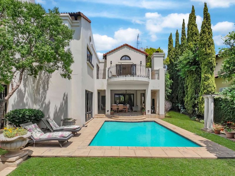 4 BEDROOM FAMILY HOME - Photo 3