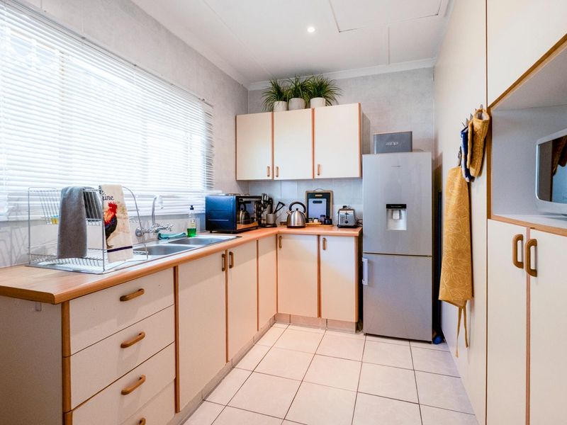 Family home with a flatlet - Photo 10