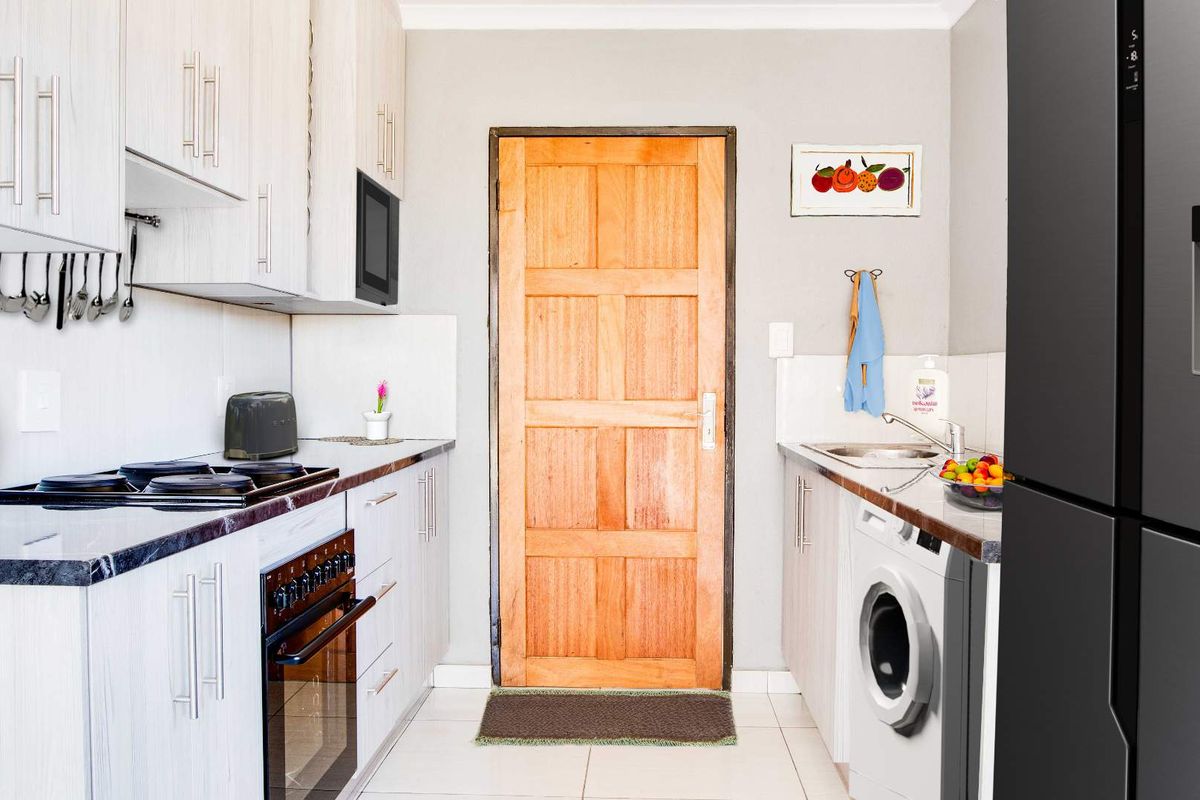 NEW DEVELOPMENT, ALL COSTS INCLUDED, FULL TITLE STANDS. NO DEPOSITS / 100% BONDS (dependent on client profile) - Photo 5