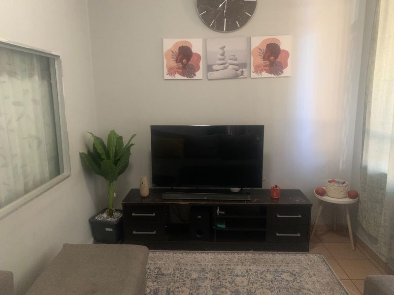 **Spacious and Conveniently Located 2-Bedroom Apartment Near Johannesburg CBD - Photo 7