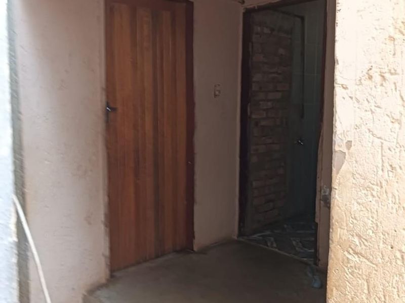 Live & Earn: 4-Bed Home + 9 Rented Units in Mahube Valley! - Photo 8