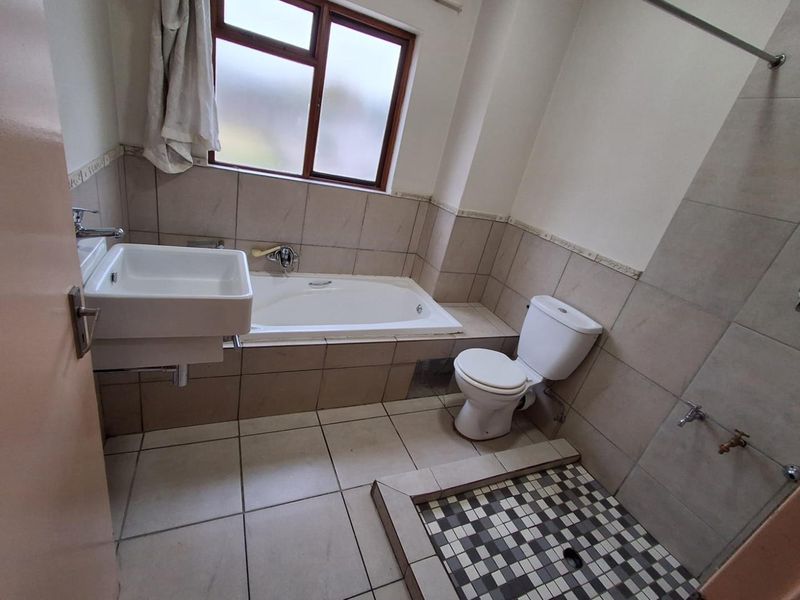 Move-In Ready Apartment in a Safe, Quiet Complex! - Photo 8