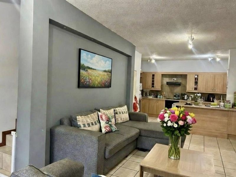 FOR SALE- 2 BEDROOM TOWNHOUSE IN AVIS/ KLEIN WINDHOEK, WINDHOEK, NAMIBIA - Photo 2