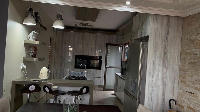 Property #2473628, House For Sale in Cimbebasia