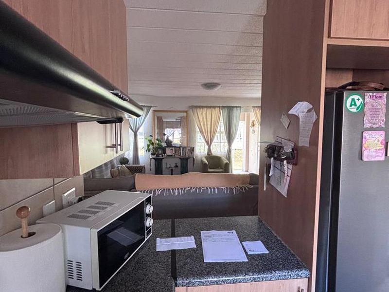 Charming Ground-Floor 2-Bedroom Unit with Patio & Pool Access – Secure - Photo 5