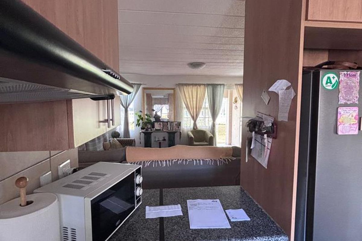 Charming Ground-Floor 2-Bedroom Unit with Patio & Pool Access – Secure - Photo 5