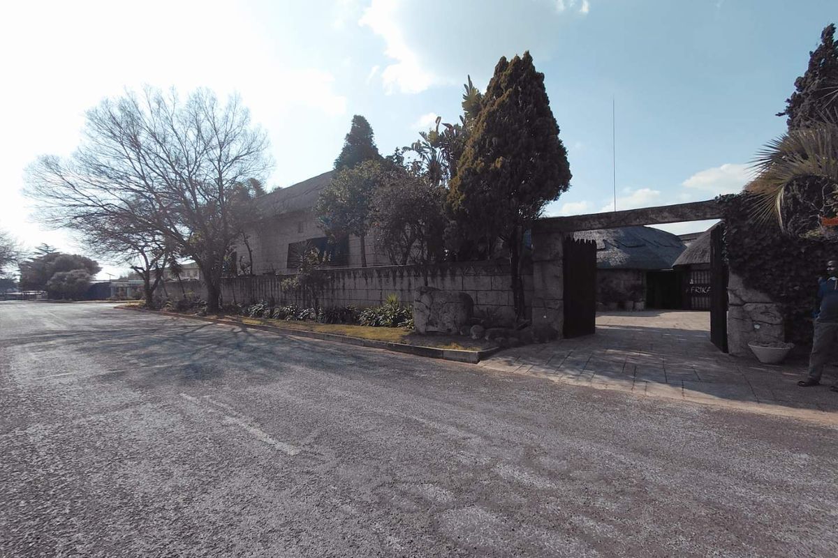 Fully-Equipped Guest House For Sale - Photo 2