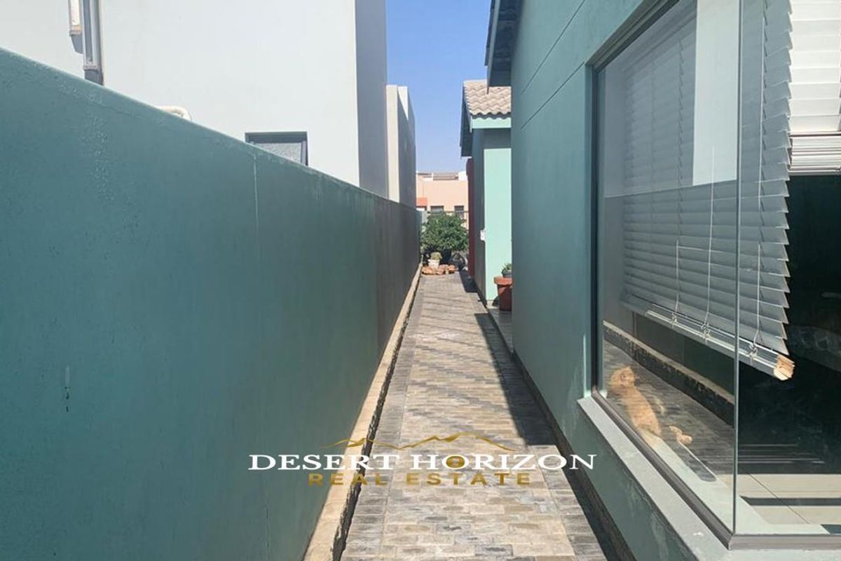 Walvisbay, Fairways | Cozy 4 Bedroom house for sale - Photo 3