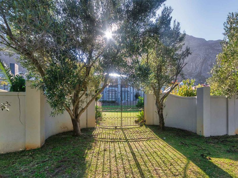 LARGE RESIDENTIAL HOME IN HERMANUS - Photo 3