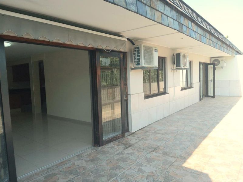 3 Bedroom townhouse with manned security, 2 garages and 1 parking for sale - Photo 2