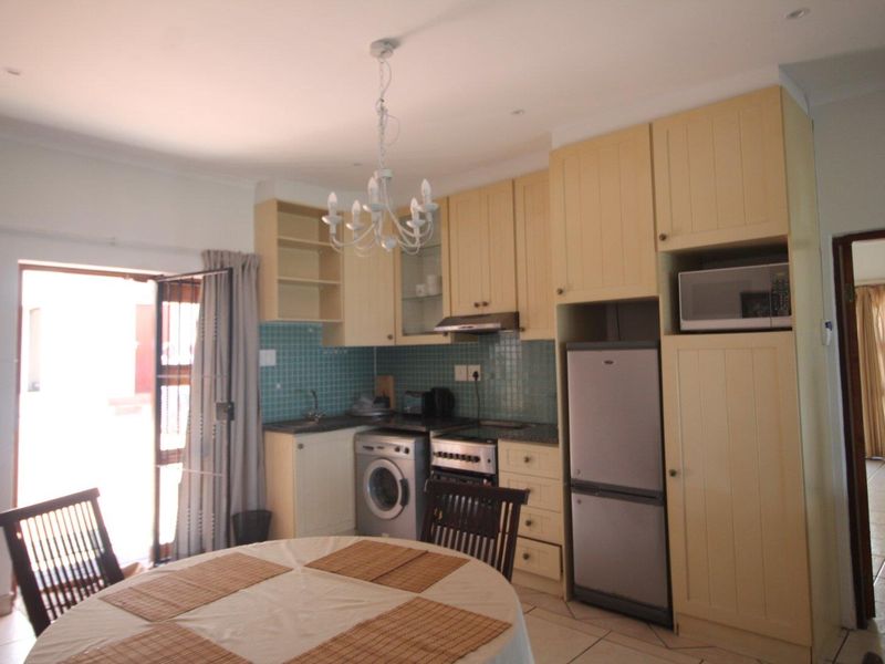 Furnished 2 bedroom House - Photo 3