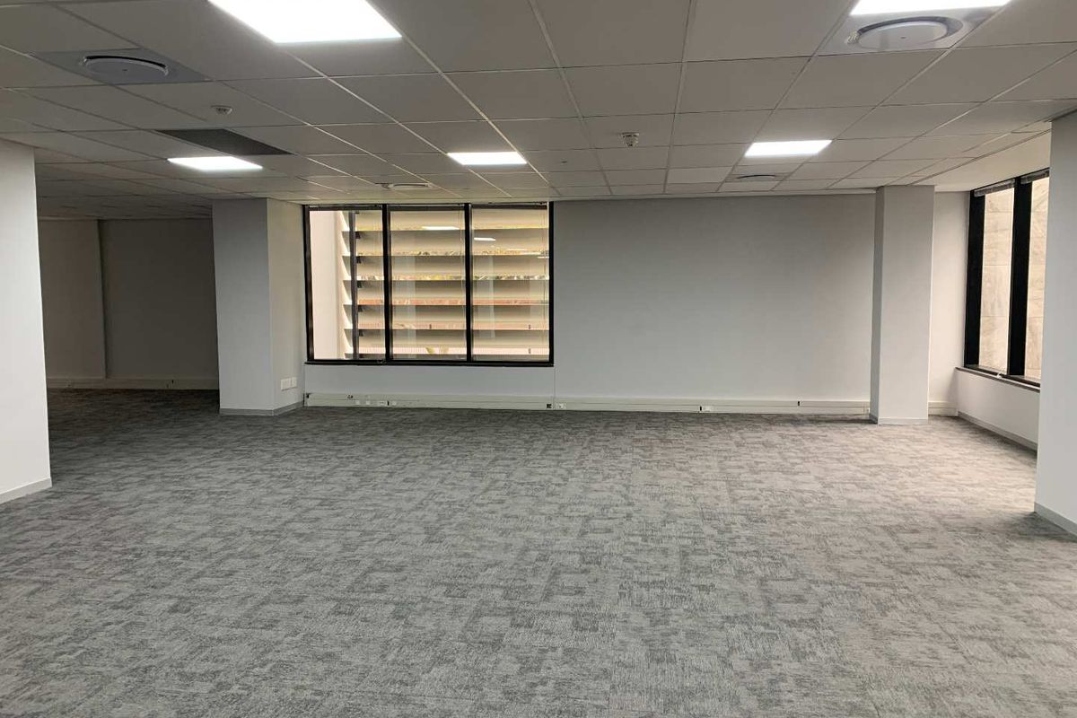 412m2 Refurbished Office Space To Let in Bryanston - Photo 5