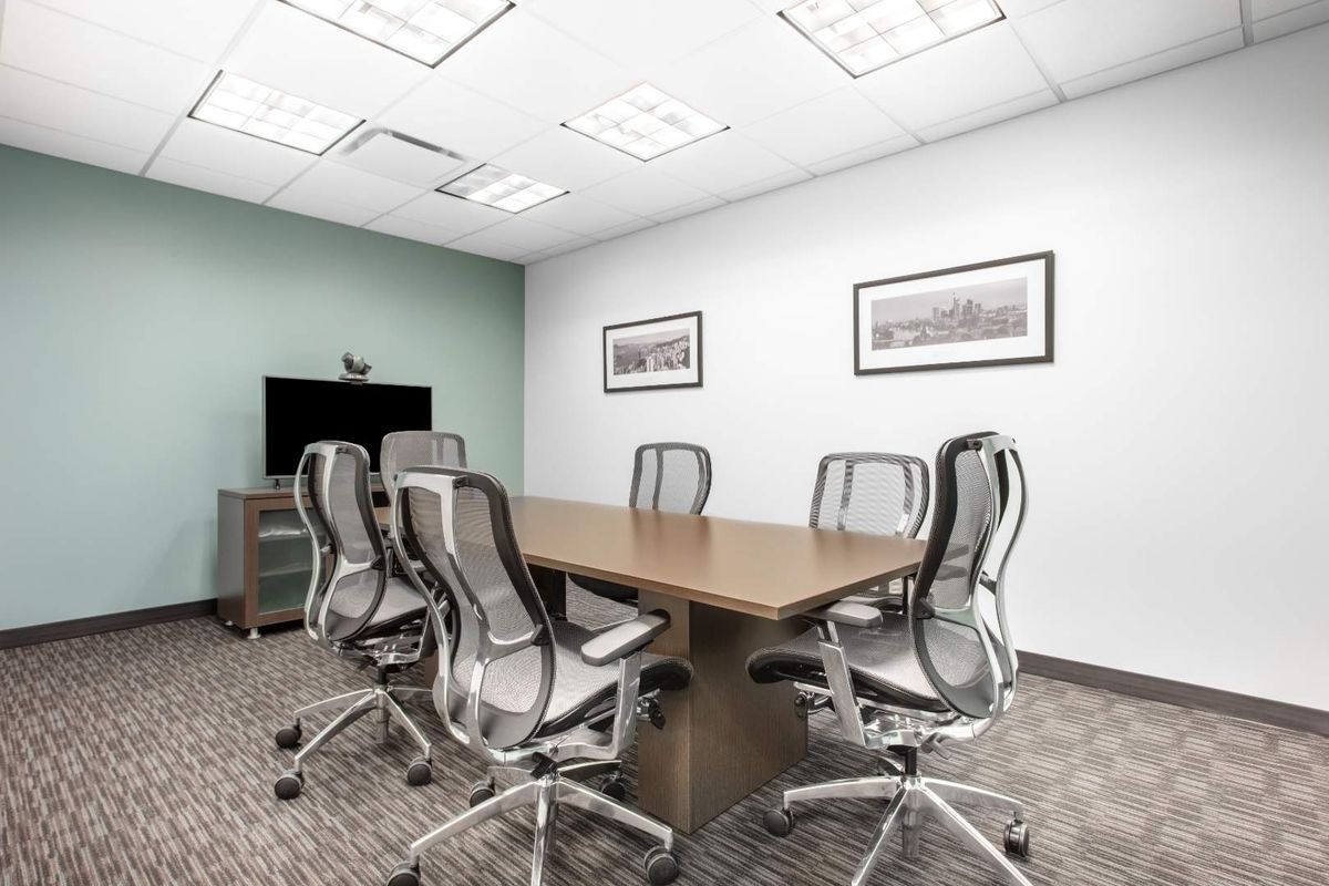 Find office space in Regus Olive Wood for 5 persons with everything taken care of. - Photo 4