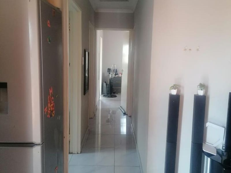 Dawn City - R 830 000 Family Home ! - Photo 7