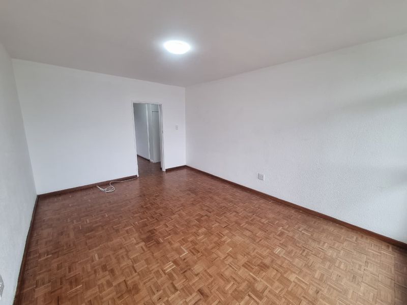 Unfurnished 1-Bedroom Apartment To Ret in Sea Point - Photo 6