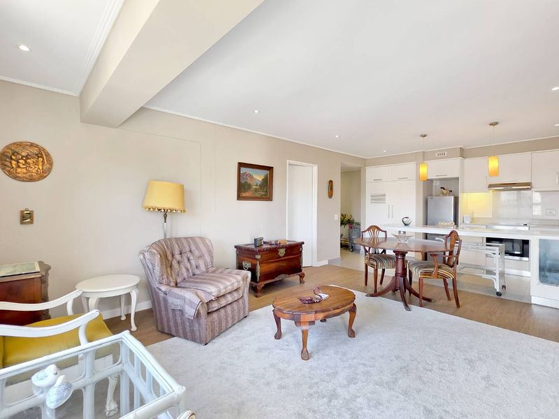 Beautiful Two Bed Apartment with Panoramic Mountain views - Photo 7