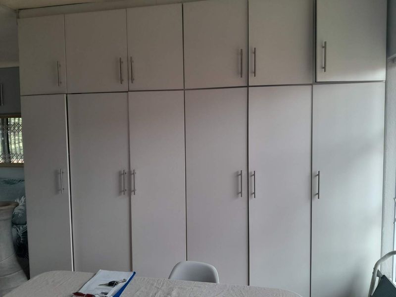 Low Maintenance 3 Bedroom Facebrick Townhouse - Photo 4