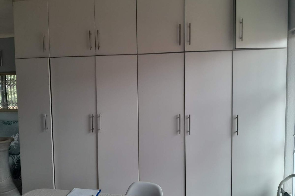 Low Maintenance 3 Bedroom Facebrick Townhouse - Photo 4