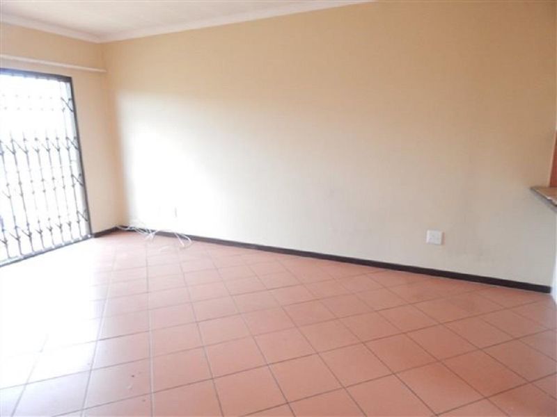 Modern 2 bedroom top unit in Mooikloof Ridge - Photo 3