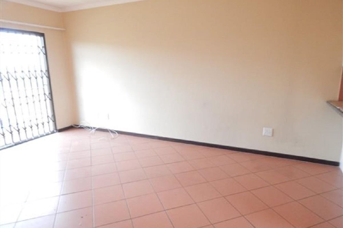 Modern 2 bedroom top unit in Mooikloof Ridge - Photo 3