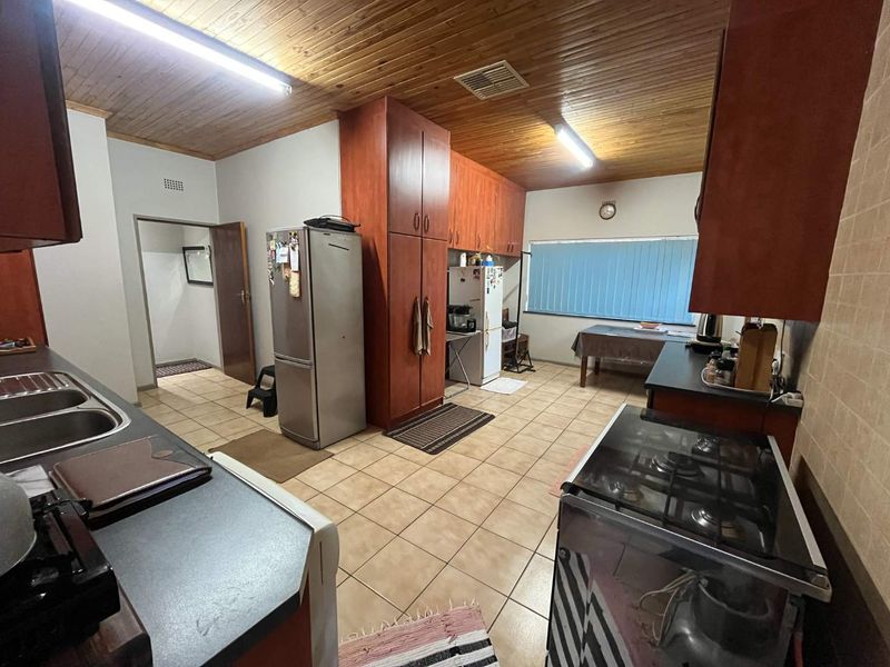 Spacious 3-Bedroom Home with Business Potential – Prime Location! - Photo 3