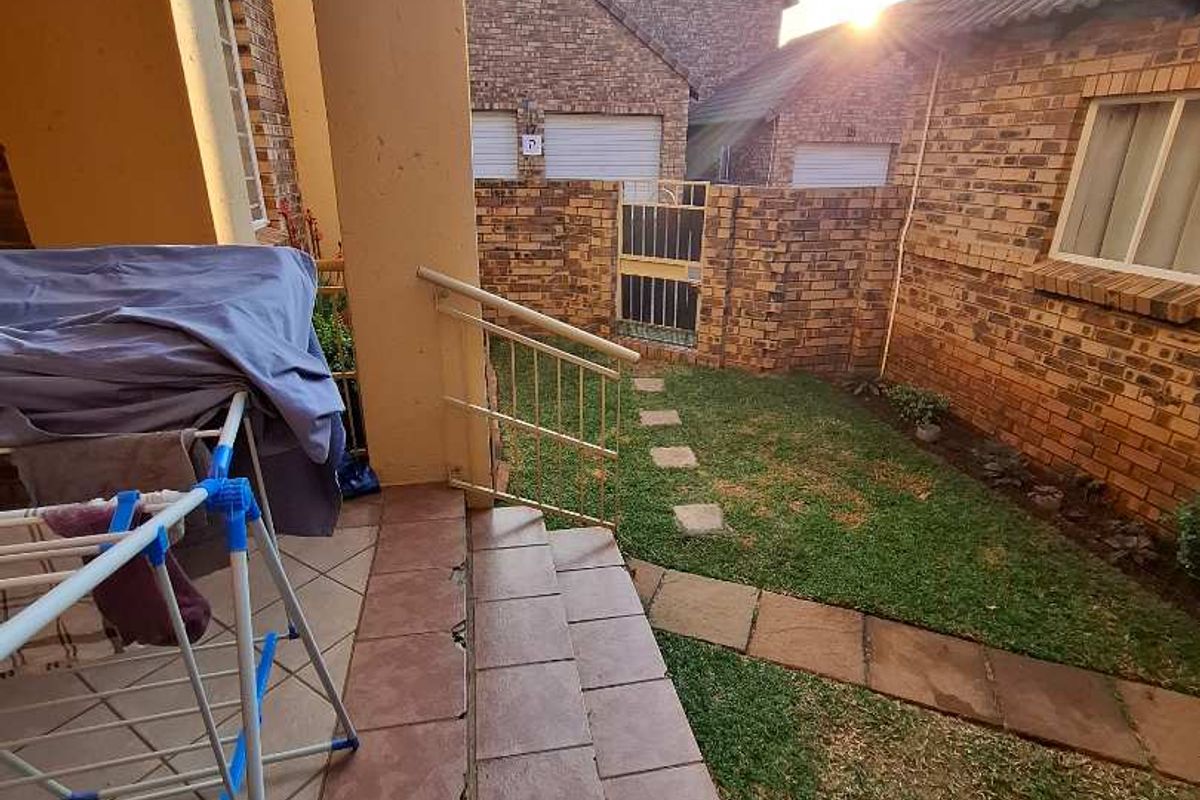 2 Bedroom unit in Olympus, Faerie Glen - Photo 3